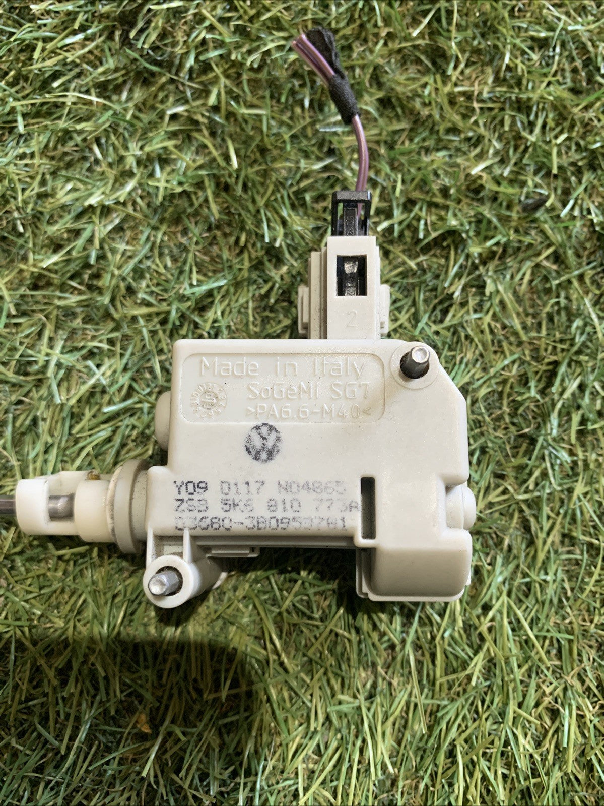 5K6810773A MOTORINO APERTURA CHIUSURA SPORTELLO CARBURANTE VOLKSWAGEN GOLF 6