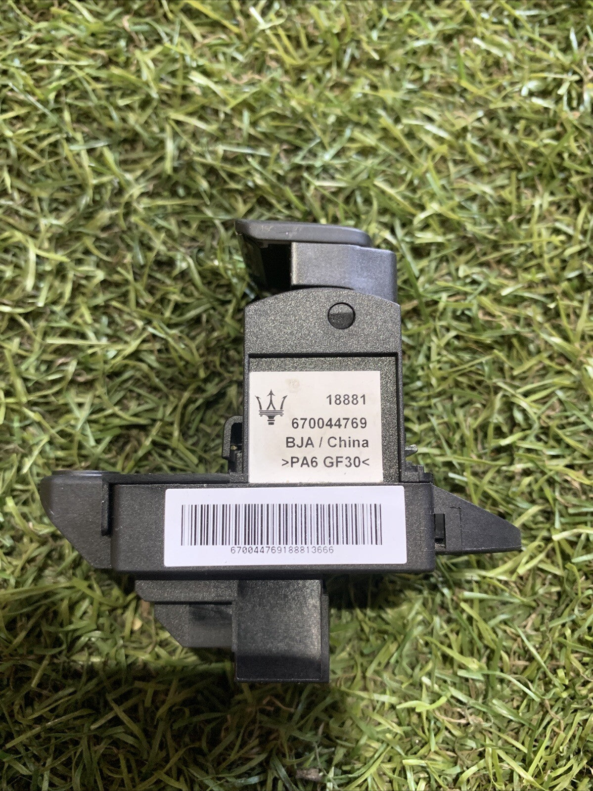 670044769 PULSANTE LEVA FRENO A MANO ELETTRICO USATO MASERATI LEVANTE