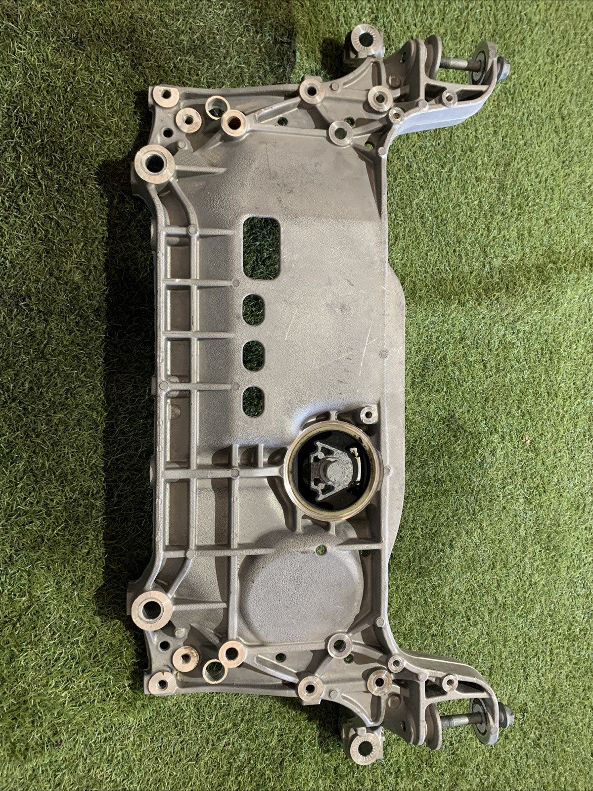 CULLA MOTORE/ASSALE ANTERIORE AUDI Q3 8UB 3C0199369H (2011-2020)