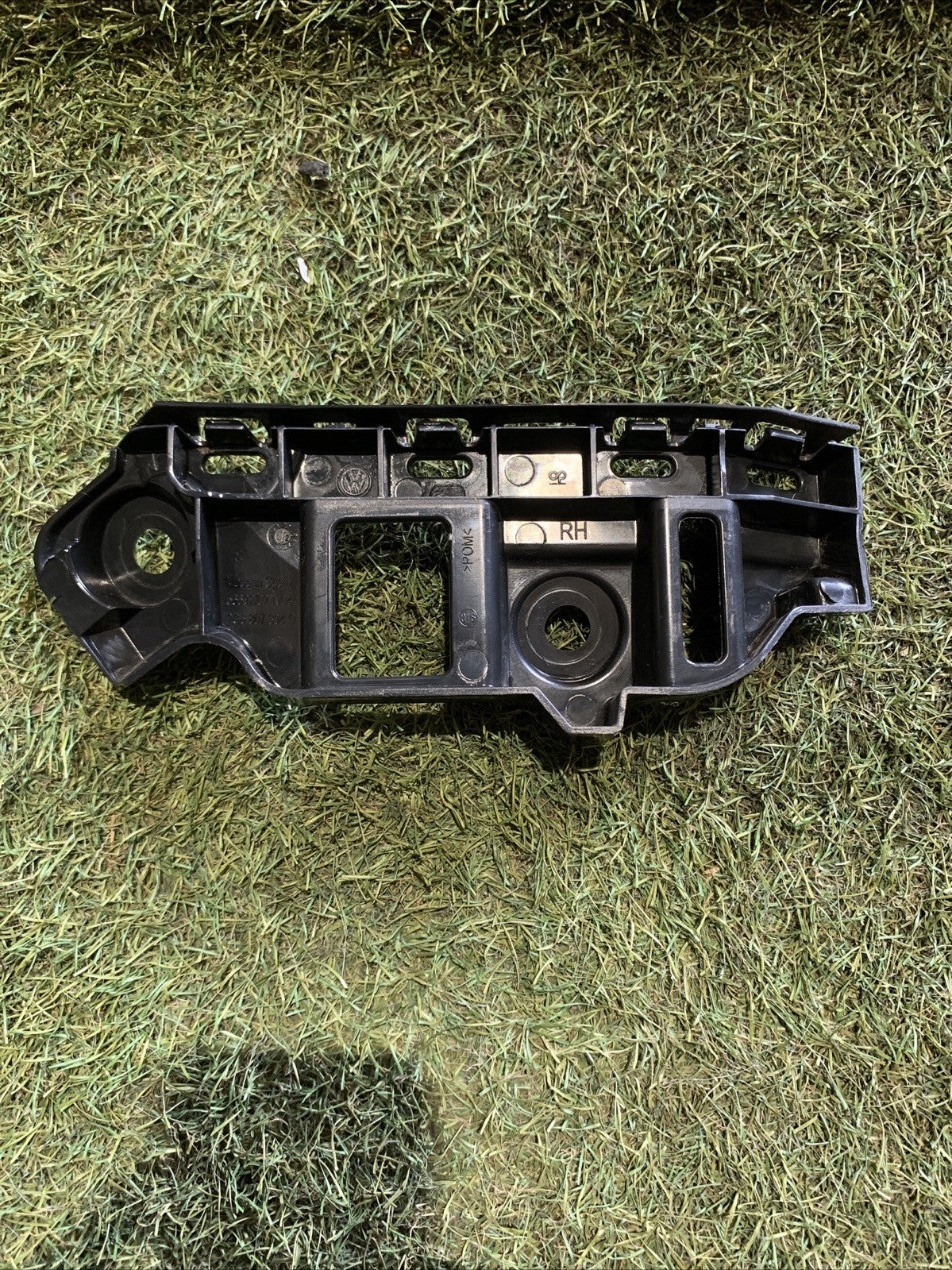 STAFFA SUPPORTO PARAURTI POSTERIORE LATO DESTRO VOLKSWAGEN POLO 2023 2G6807394D