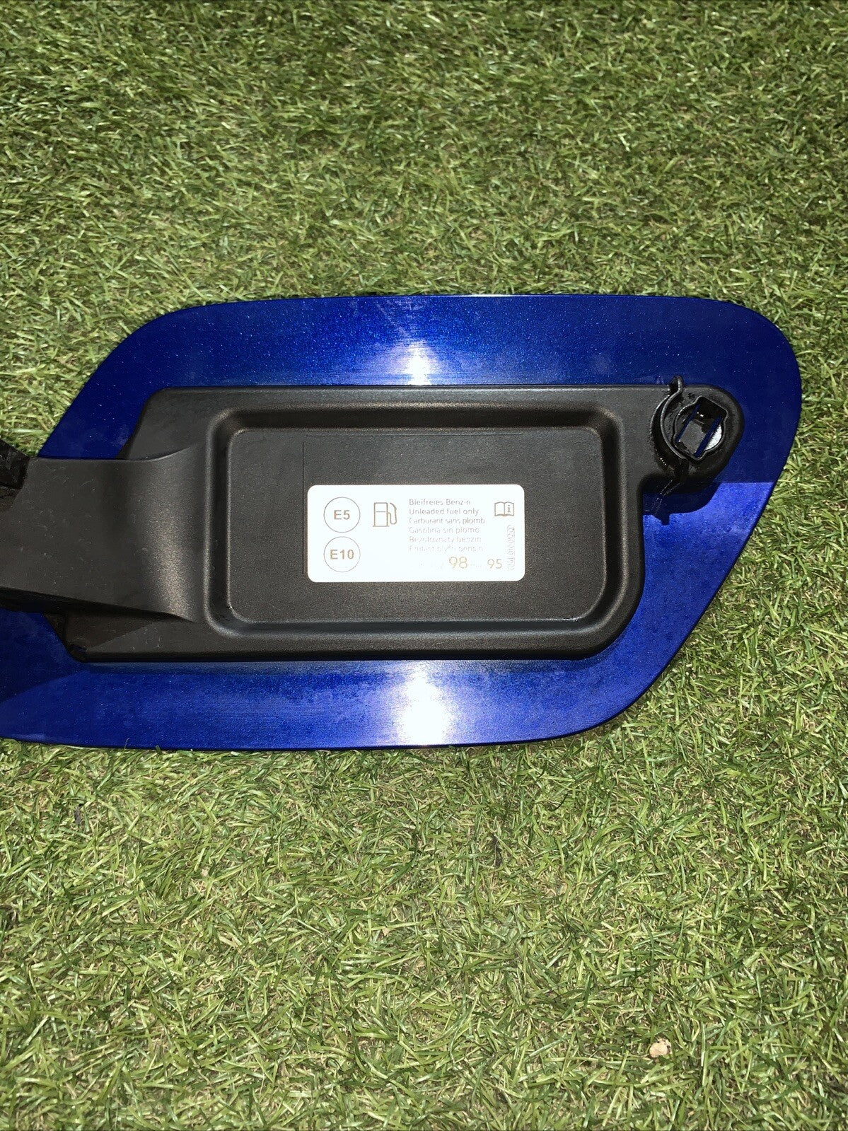 SPORTELLINO CARBURANTE PER VOLKSWAGEN Golf Serie VIII 8 2.0 BENZ 5H0809857 (19 )