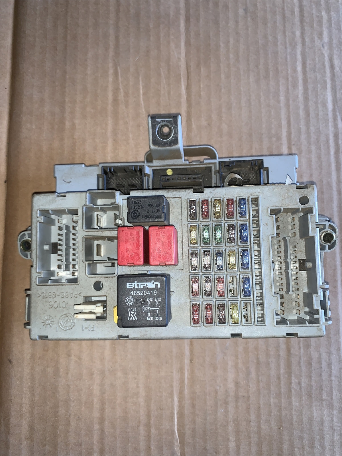 46767354 46520419 CENTRALINA PORTAFUSIBILI SCATOLA FUSIBILI FIAT PUNTO 1.2B 2003