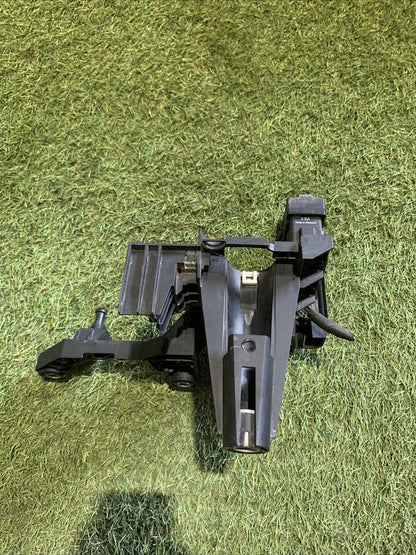 SUPPORTO FISSAGGIO SCATOLA FUSIBILI ANTERIORE AUDI A1 2010 6R0915343A