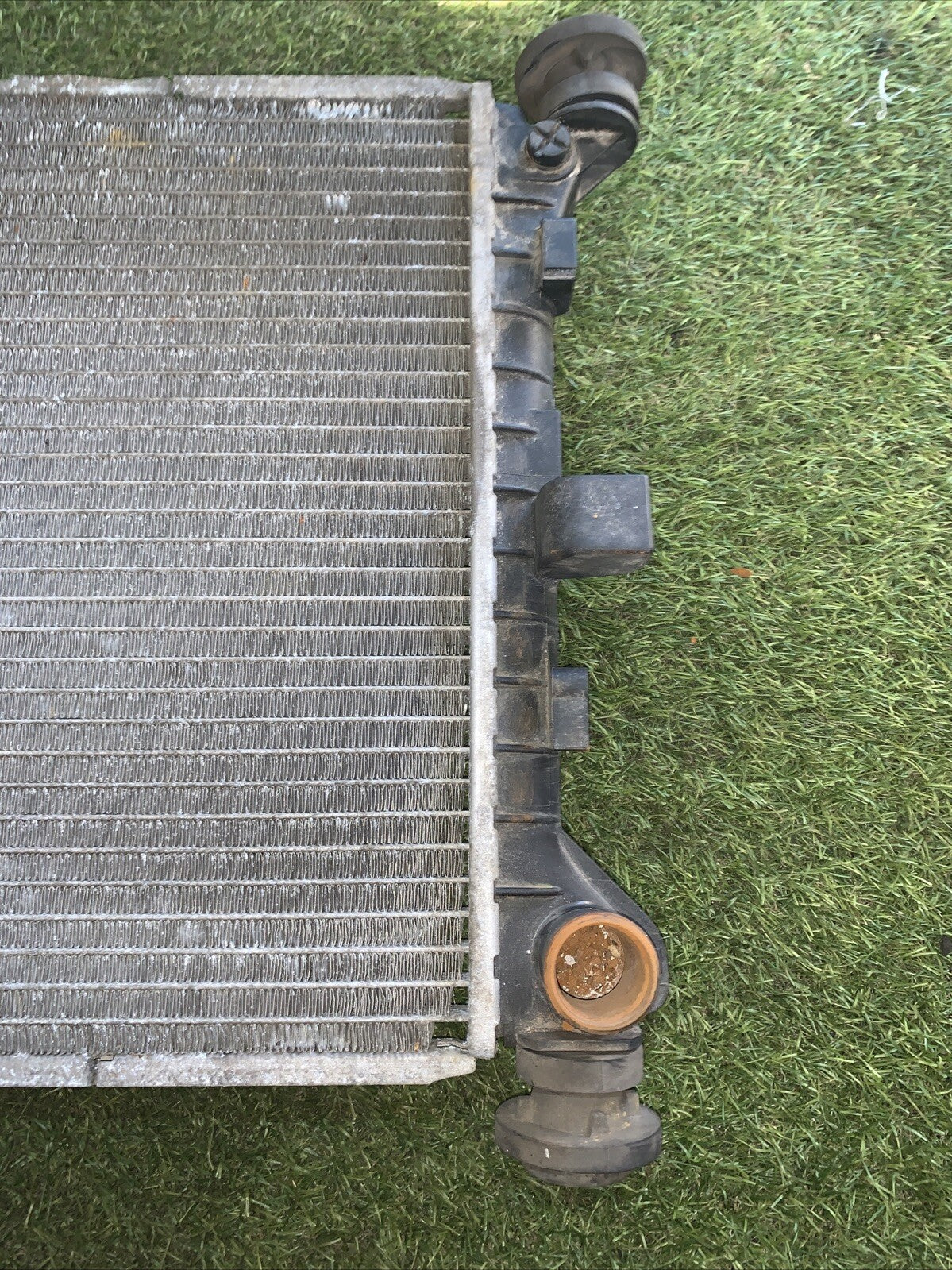 98AB-8005-MF RADIATORE ACQUA FORD FOCUS 1.8 D (2004)