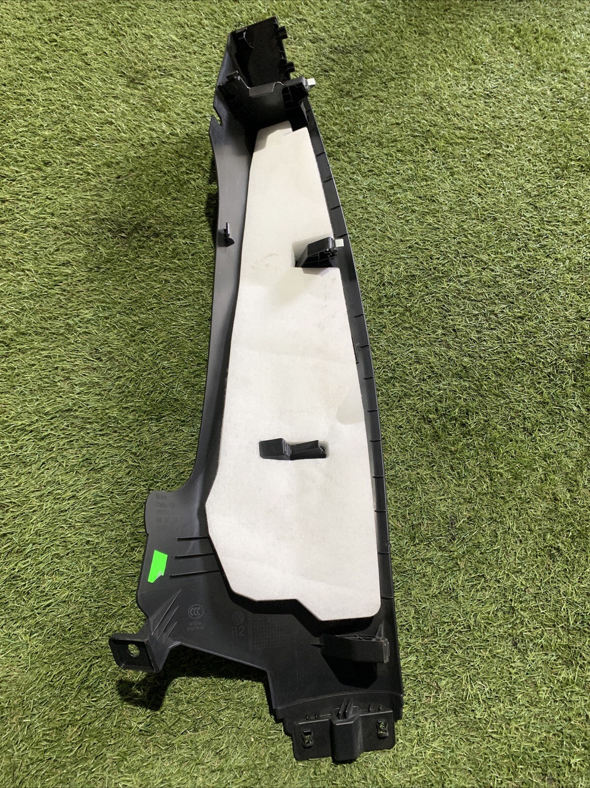 RIVESTIMENTO INTERNO INFERIORE MONTANTE POSTERIORE LATO VOLKSWAGEN DESTRO GOLF 8