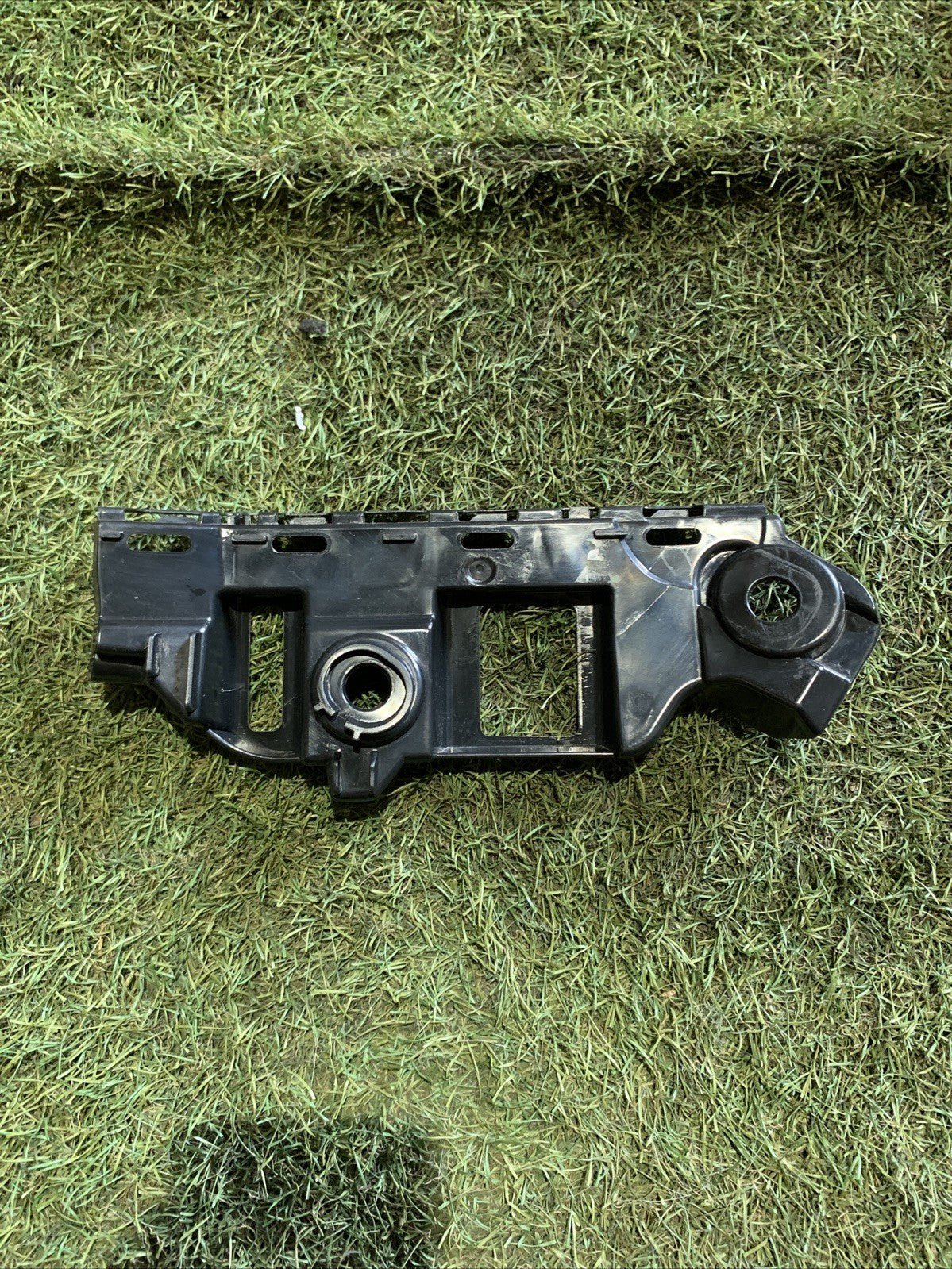 STAFFA SUPPORTO PARAURTI POSTERIORE LATO DESTRO VOLKSWAGEN POLO 2023 2G6807394D