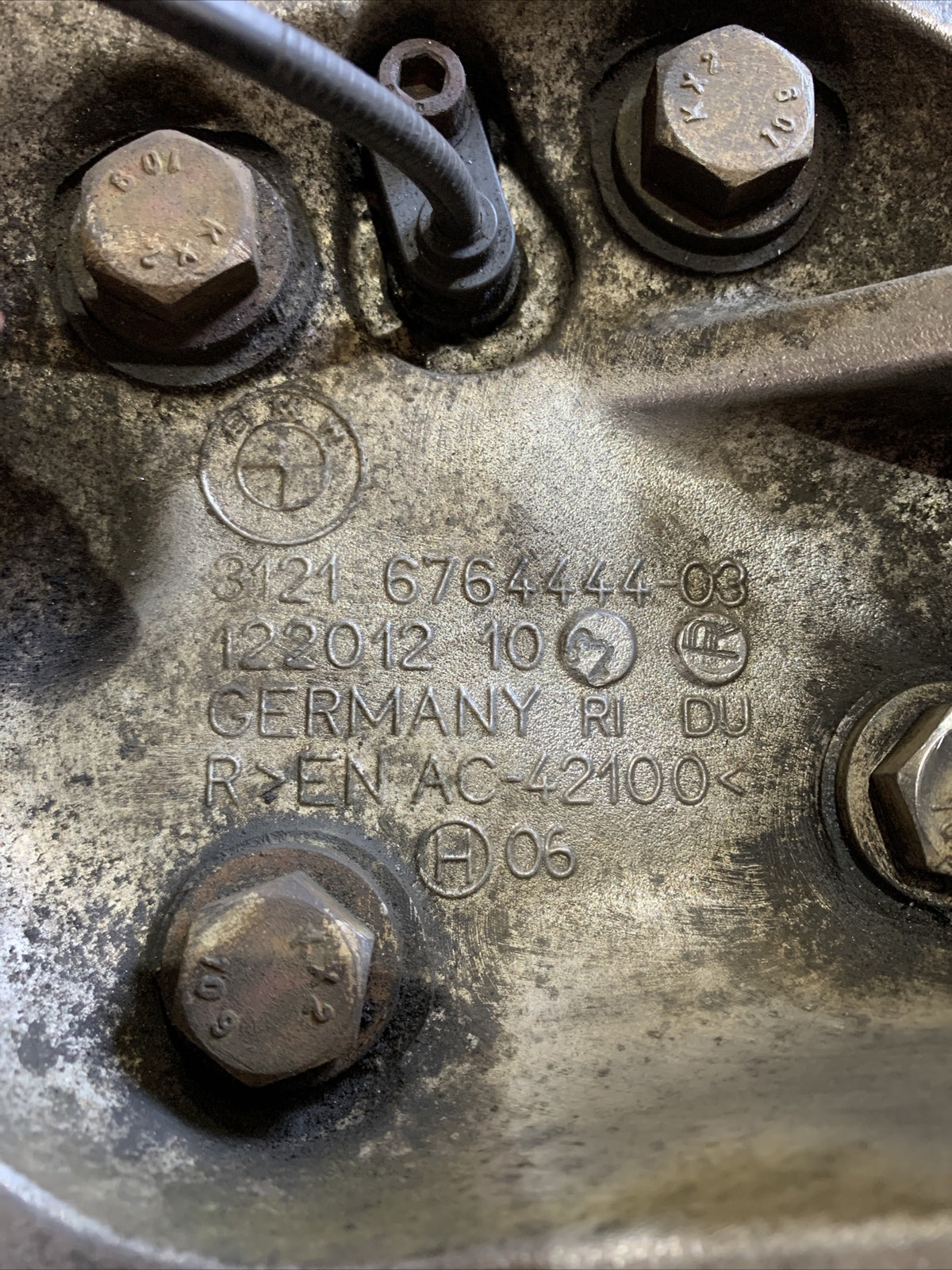 31216764444-09 MOZZO MONTANTE FUSELLO ANTERIORE DESTRO BMW SERIE 1 E87 2.0 170CV