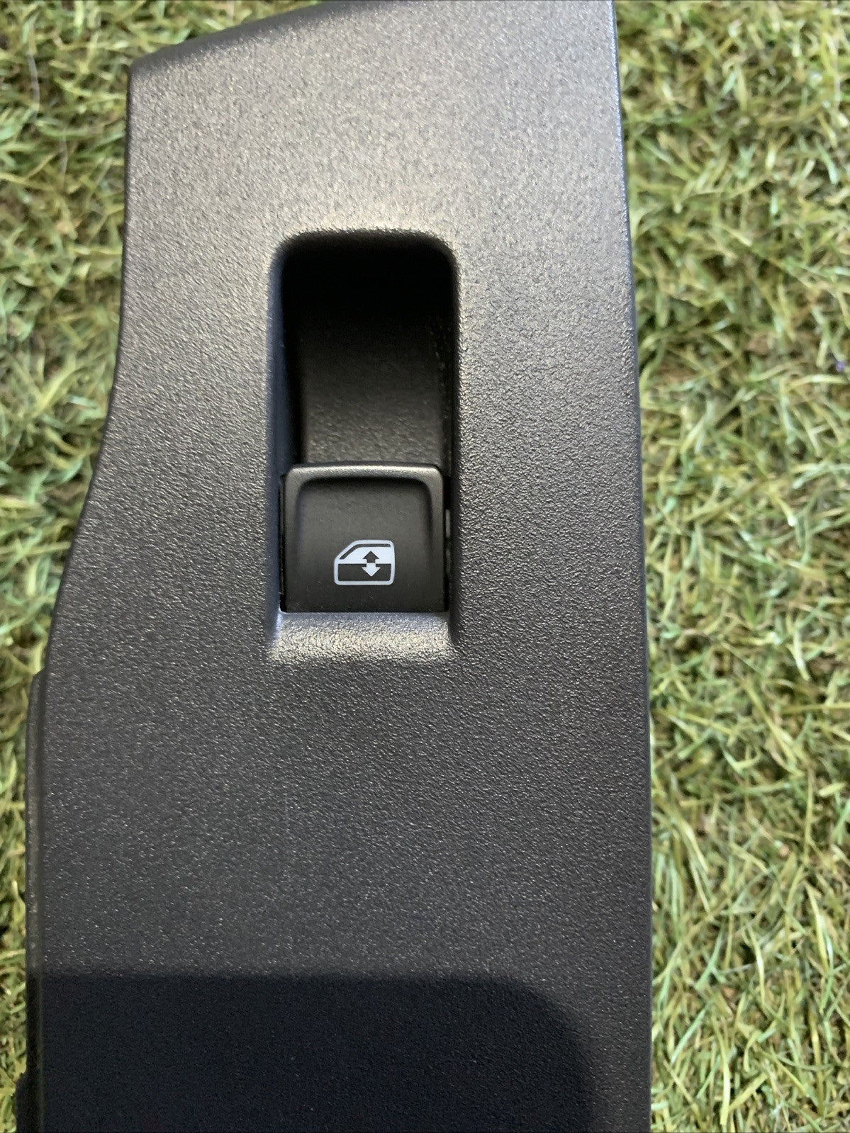 Pulsantiera Alzavetro Anteriore Destra Volkswagen Polo 2023 5G0959855K
