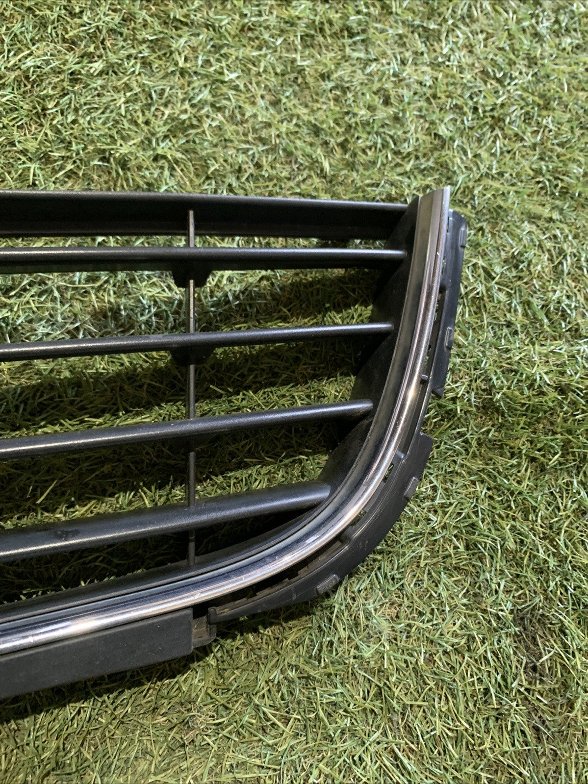 GRIGLIA PARAURTI PER VOLKSWAGEN Golf 6 Berlina 5K0853677