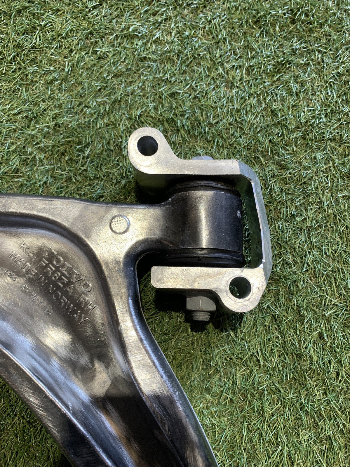 Braccio oscillante anteriore destro Volvo XC60 2025 2.0 Hybrid 32370923