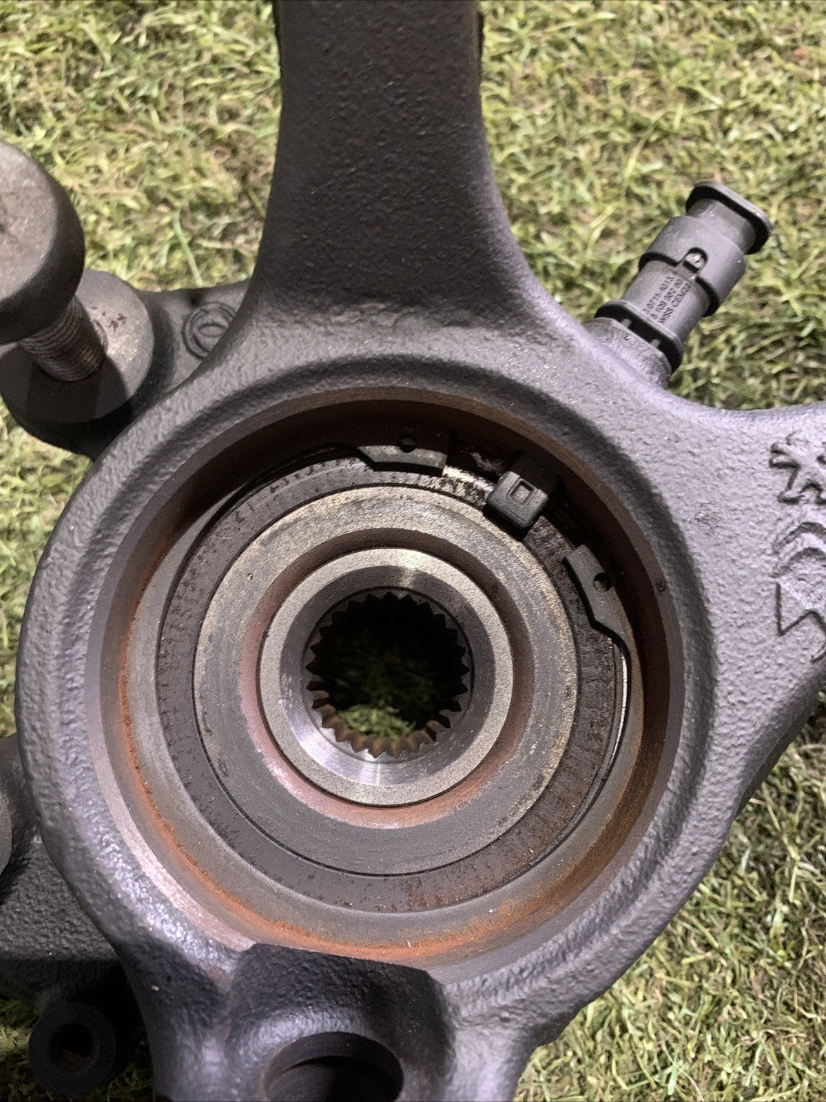 Mozzo Montante Fusello Anteriore Destro Peugeot 2008 2020 1.2 Benzina 9826532380