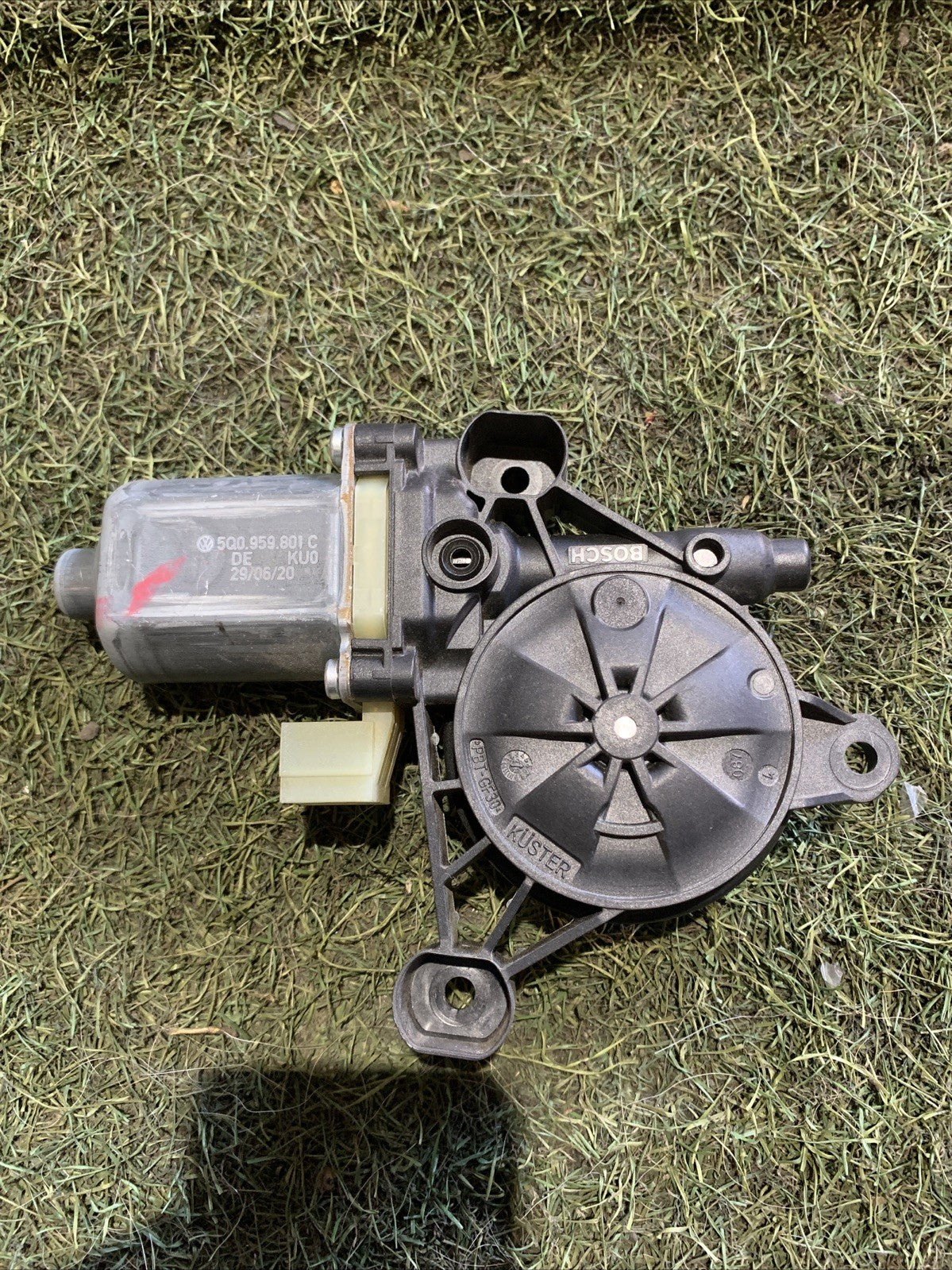 Motorino alzavetro porta anteriore Sinistro Volkswagen Tiguan 2020 5Q0959801C