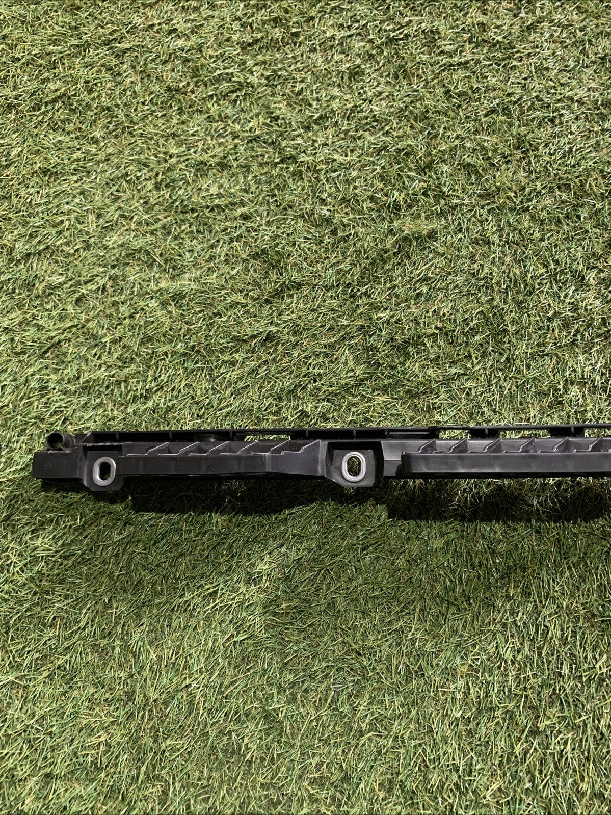 GUIDA PARAURTI POSTERIORE PER VOLKSWAGEN T-ROC 2GA805545