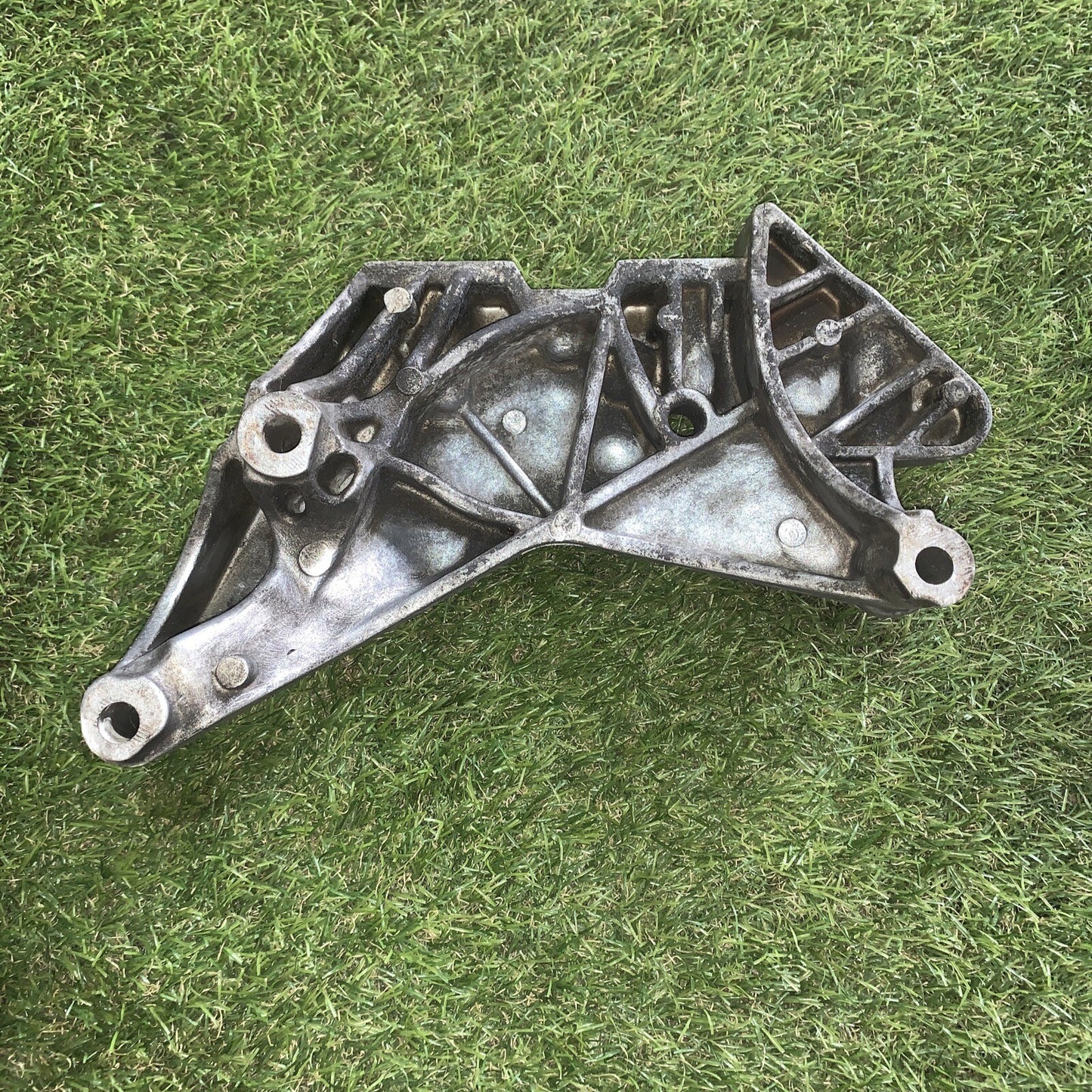 06J199207P SUPPORTO MOTORE AUDI TT 3 ROADSTER (FV9)(2014 >) 1.8 TFSI 180CV 132KW