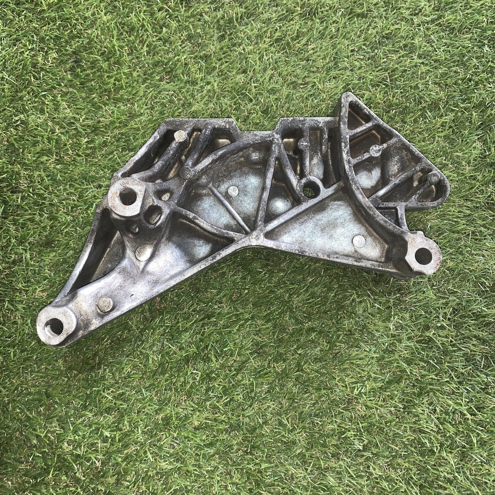 06J199207P SUPPORTO MOTORE AUDI TT 3 ROADSTER (FV9)(2014 >) 1.8 TFSI 180CV 132KW