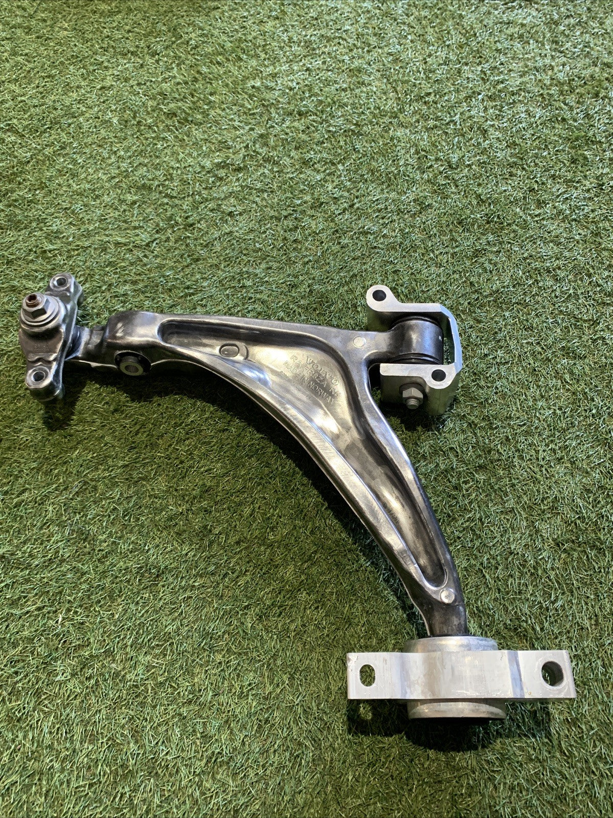 Braccio oscillante anteriore destro Volvo XC60 2025 2.0 Hybrid 32370923