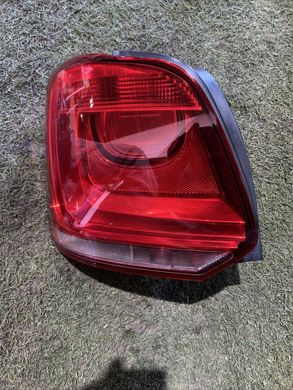 FARO FANALE STOP POSTERIORE SINISTRO VOLKSWAGEN POLO 2014 6R0945095 (2)