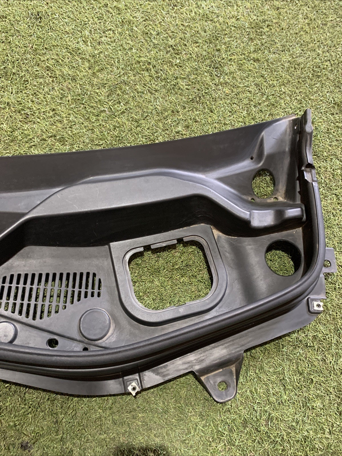 Griglia Gocciolatoio Tergicristalli Maserati Levante 670040250