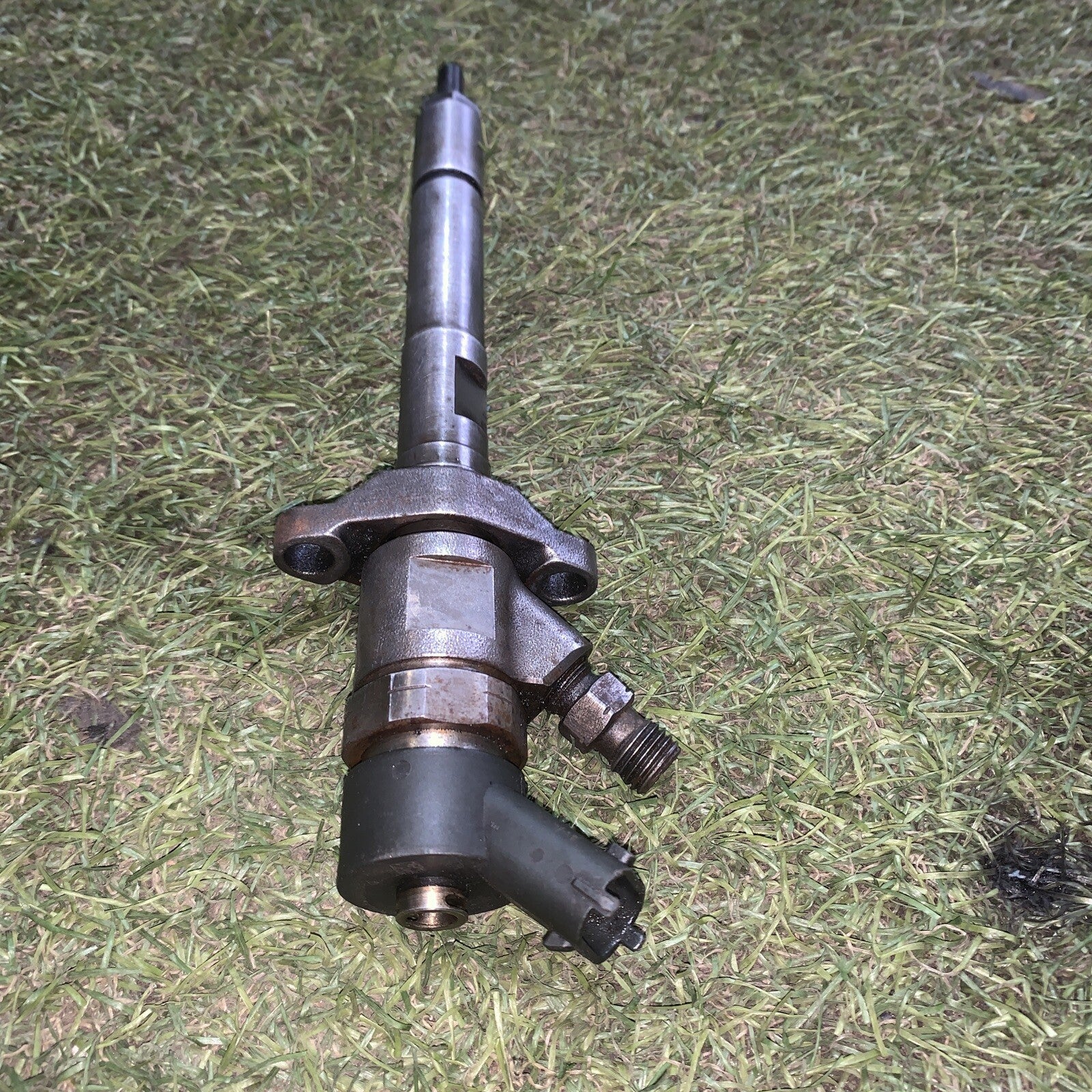 Iniettore Peugeot 2008 1.6 Diesel 0445110239