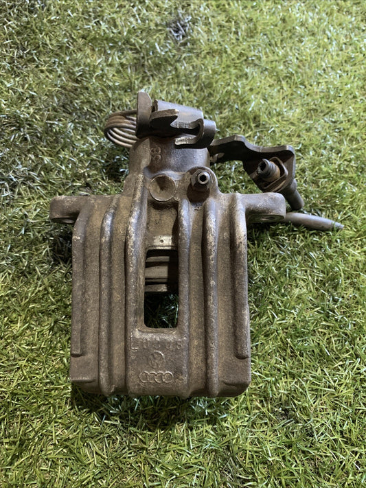 8E0615424 PINZA FRENO POSTERIORE DESTRA VOLKSWAGEN PASSAT 2004 SW 1.9 D