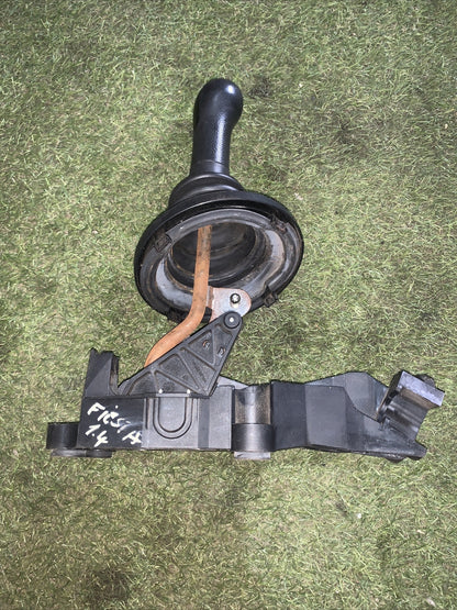 2S6R-7C453-MF LEVA POMELLO CUFFIA CAMBIO MANUALE FORD FIESTA 1.4 50KW D 5M