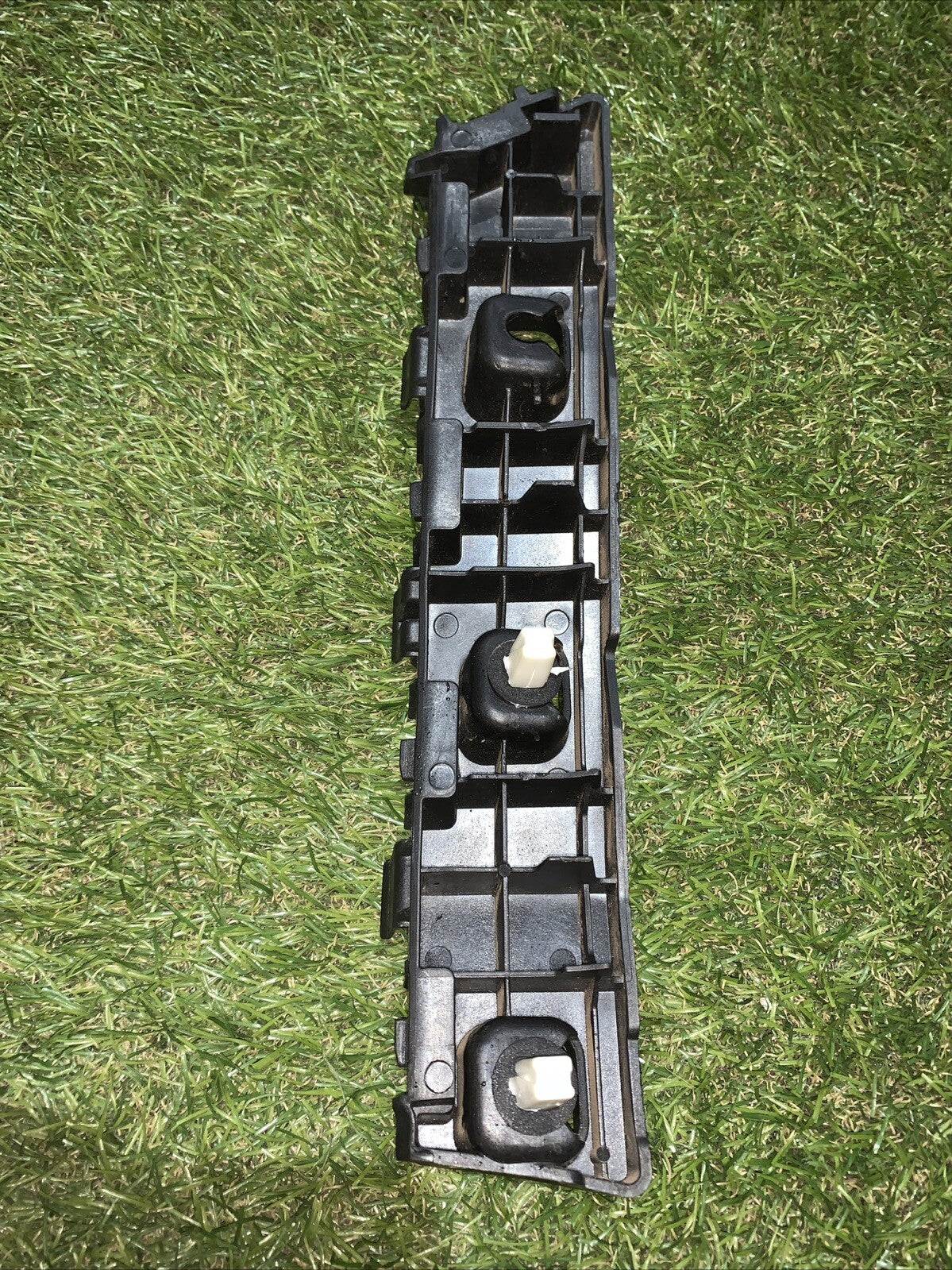 STAFFA DX PARAURTI POSTERIORE Kia Sportage (NQ5) 2023 86652-R2000