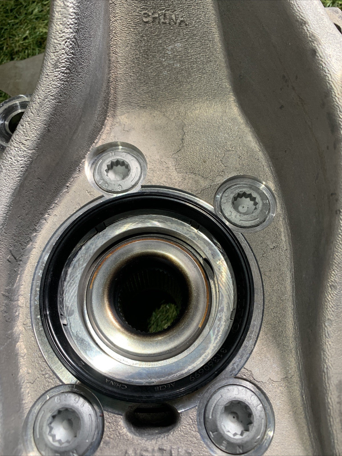 MOZZO MONTANTE FUSELLO ANTERIORE DESTRO VOLVO XC60 2025 2.0 HYBRID 32298140