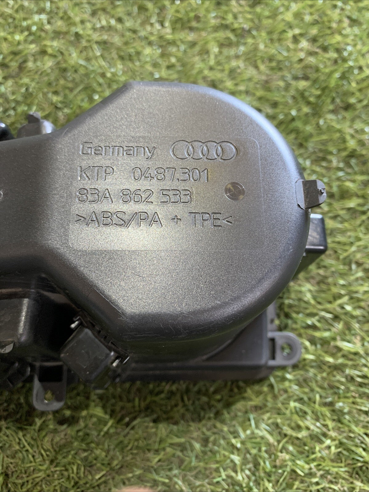 Portabevande originale Audi Q3 con illuminazione 83A862533