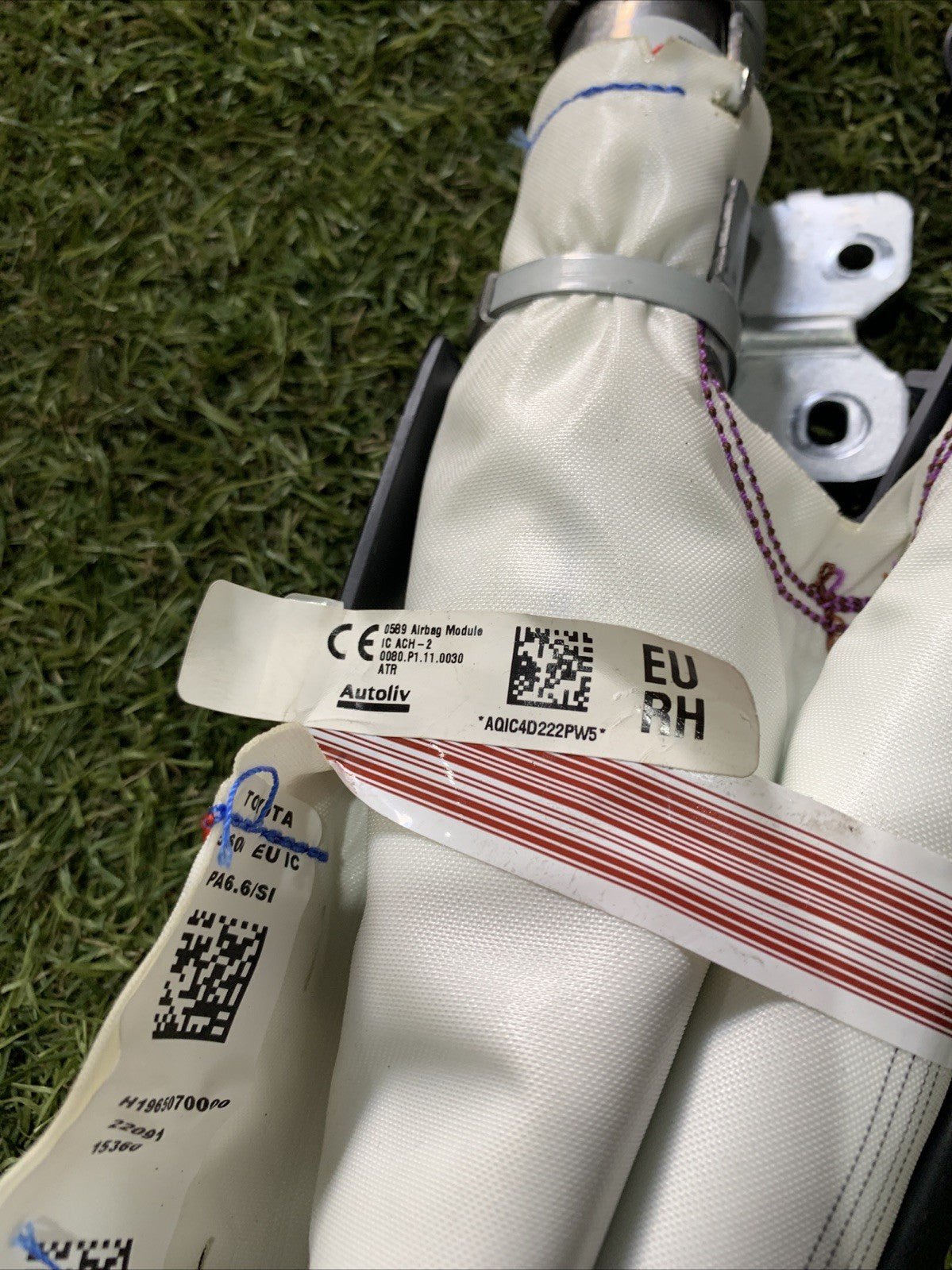 AIRBAG A TENDINA DESTRO DX PER TOYOTA C-HR Ibrida 62170F4010 (16 23) (2)