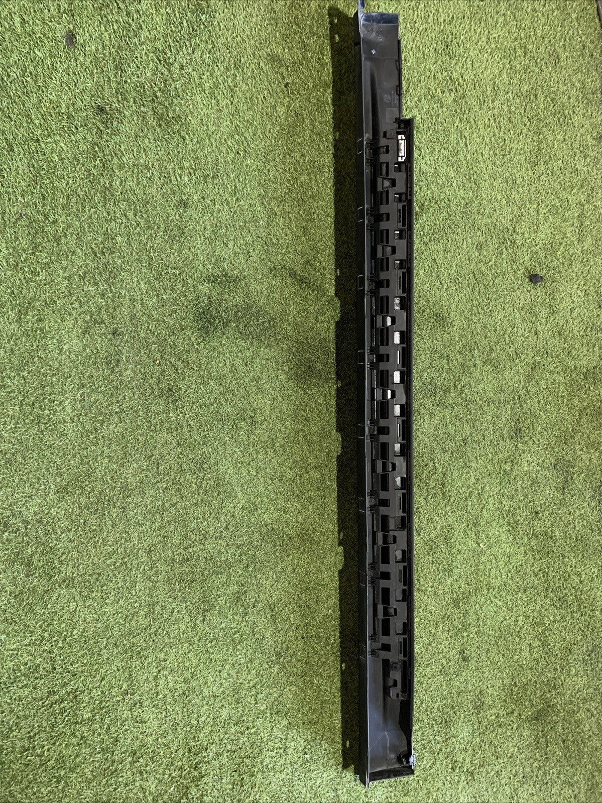 Fascia modanatura minigonna dx Alfa romeo stelvio 2022 ORIGINALE 156132359 (2)