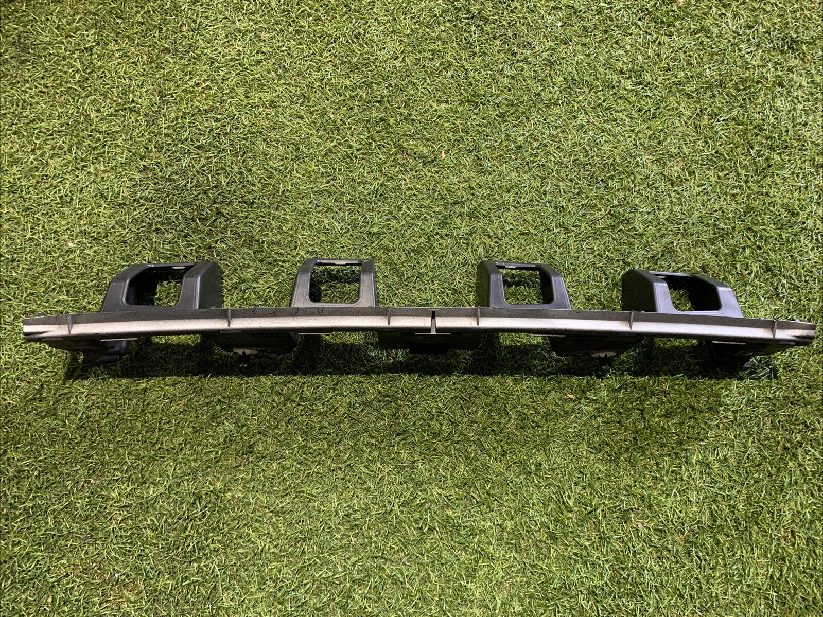 H1BB-17B861-A1 SUPPORTO CENTRALE PARAURTI POSTERIORE FORD FIESTA 1.1 B