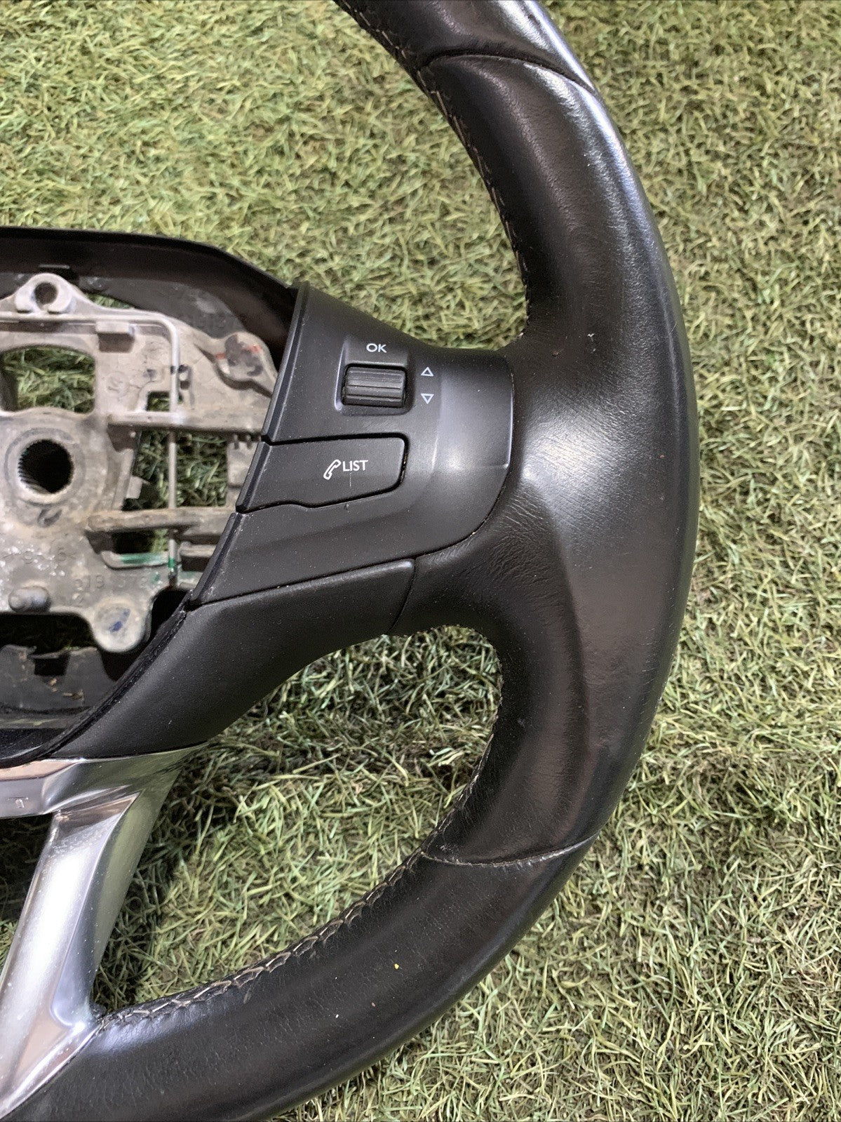 VOLANTE IN PELLE MULTIFUNZIONE PEUGEOT 2008 2016 98084115ZD