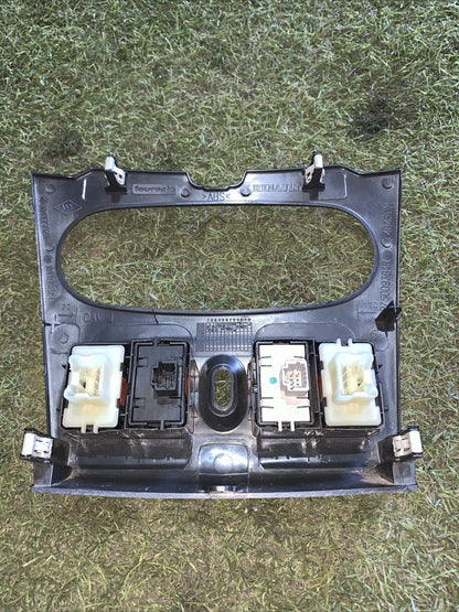 PULSANTIERA CENTRALE CRUSCOTTO DACIA SANDERO 2013 275009384R