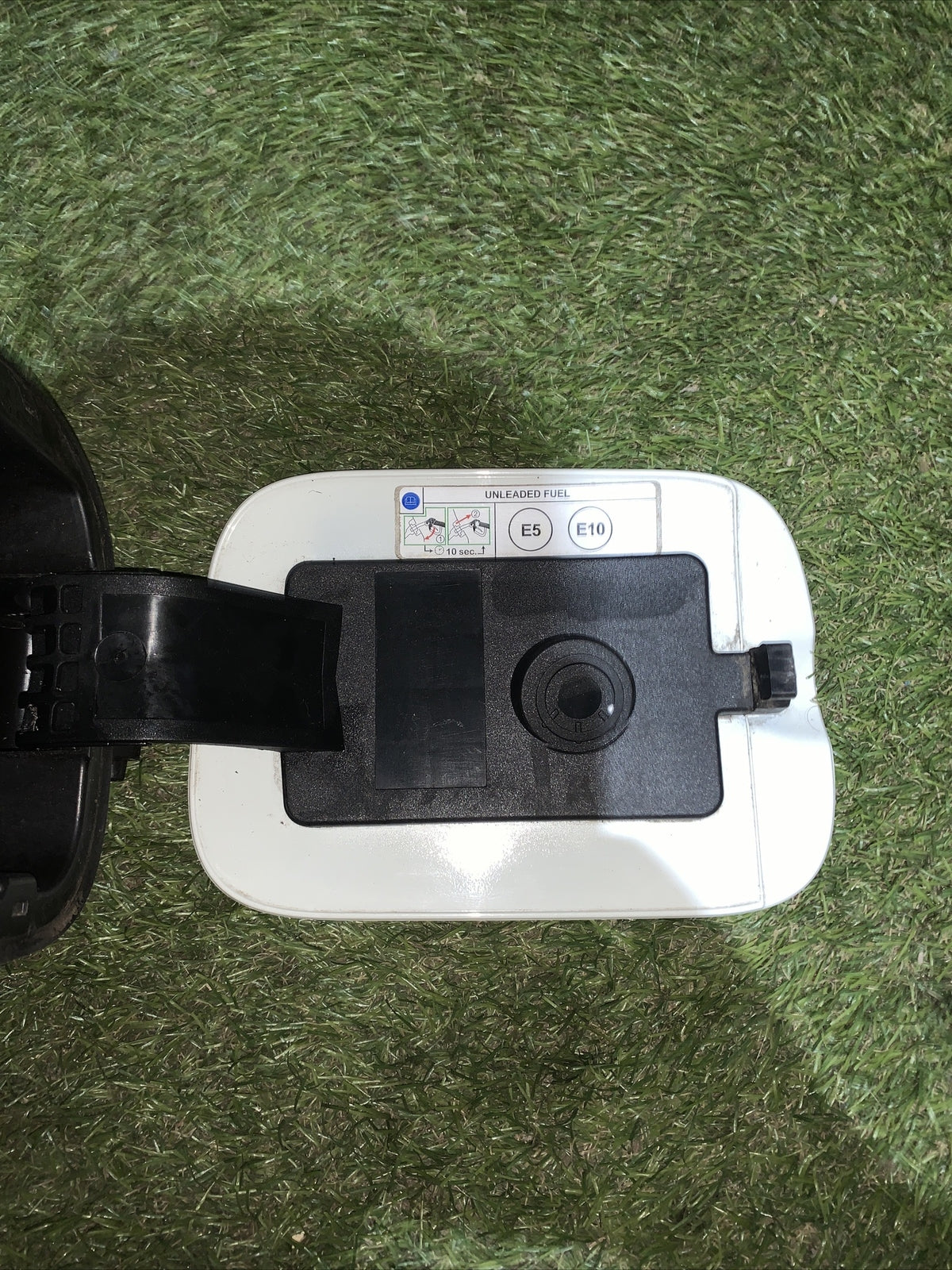 SPORTELLO SPORTELLINO CARBURANTE FIAT PANDA 312 1.0 B 51,50KW HYBRID ANNO 2022