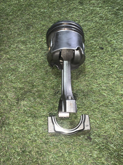 Pistone Con Biella Bmw G20 2.0 190 CV 858051504 (1)