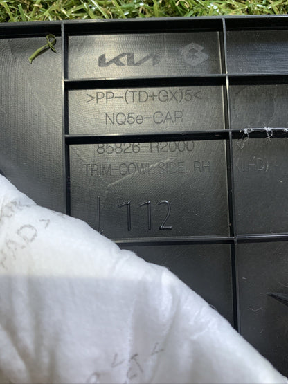 Rivestimento Battitacco Anteriore Destra Kia Sportage 2023 85826-R2000