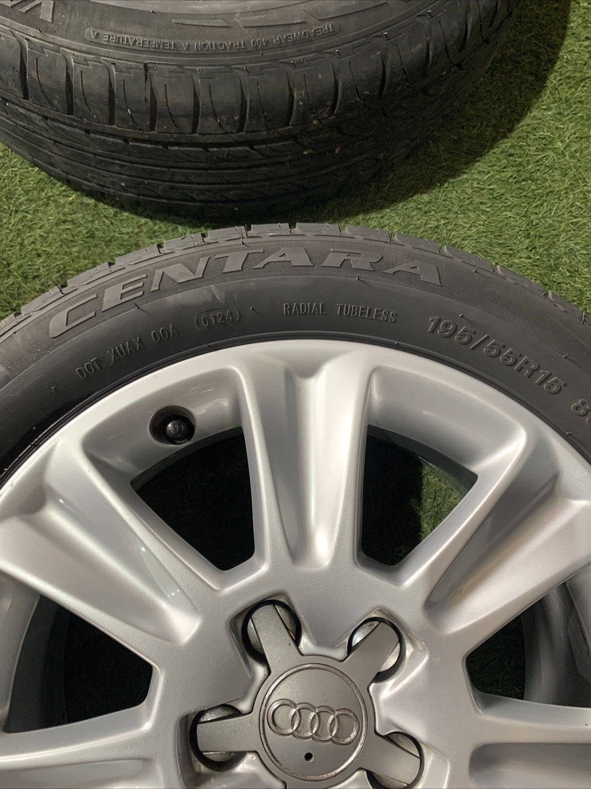 Cerchi In Lega Con Gomme Da 15 Audi A1 2010 8X0601025