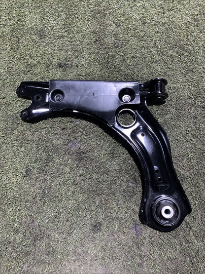 BRACCIO OSCILLANTE ANTERIORE DESTRO SEAT ARONA 2024 1.0 BENZINA  2Q0407152D