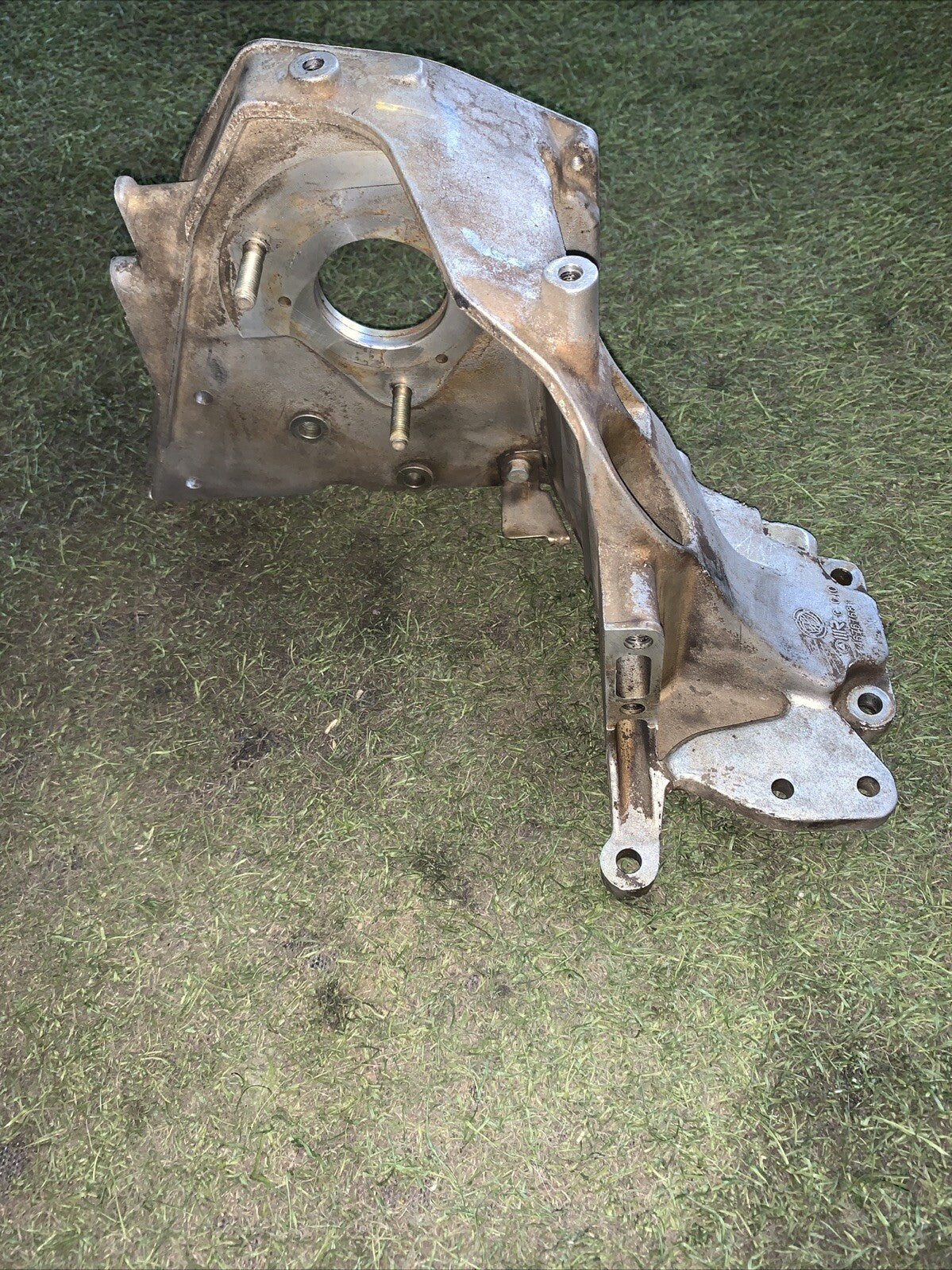 46767681 SUPPORTO POMPA GASOLIO MOTORE FIAT 1.9 JTD 186A8000