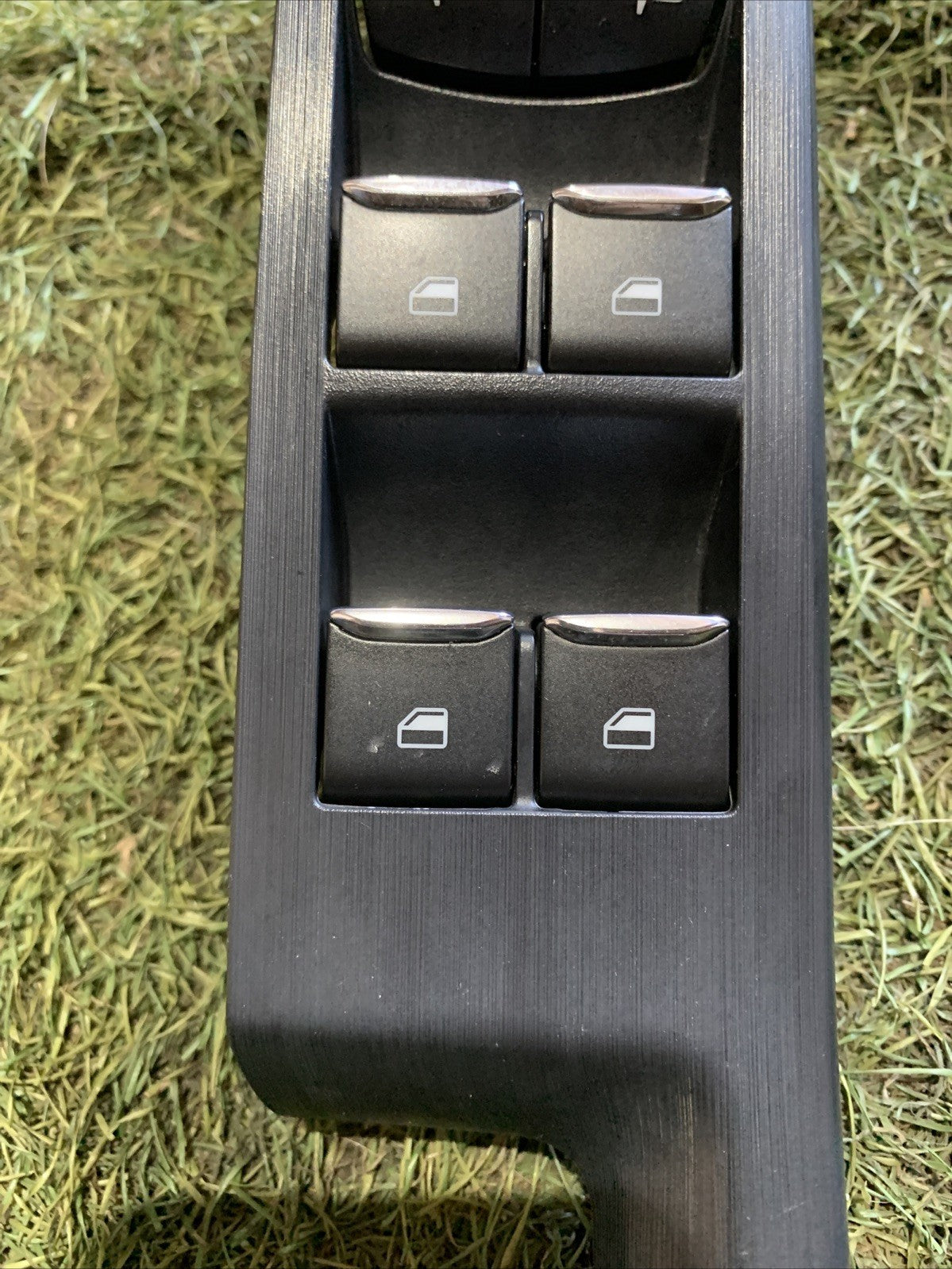 Pulsantiera Alzavetro Anteriore Sinistra Ford Kuga 2022 LJ6T-14540-ABW