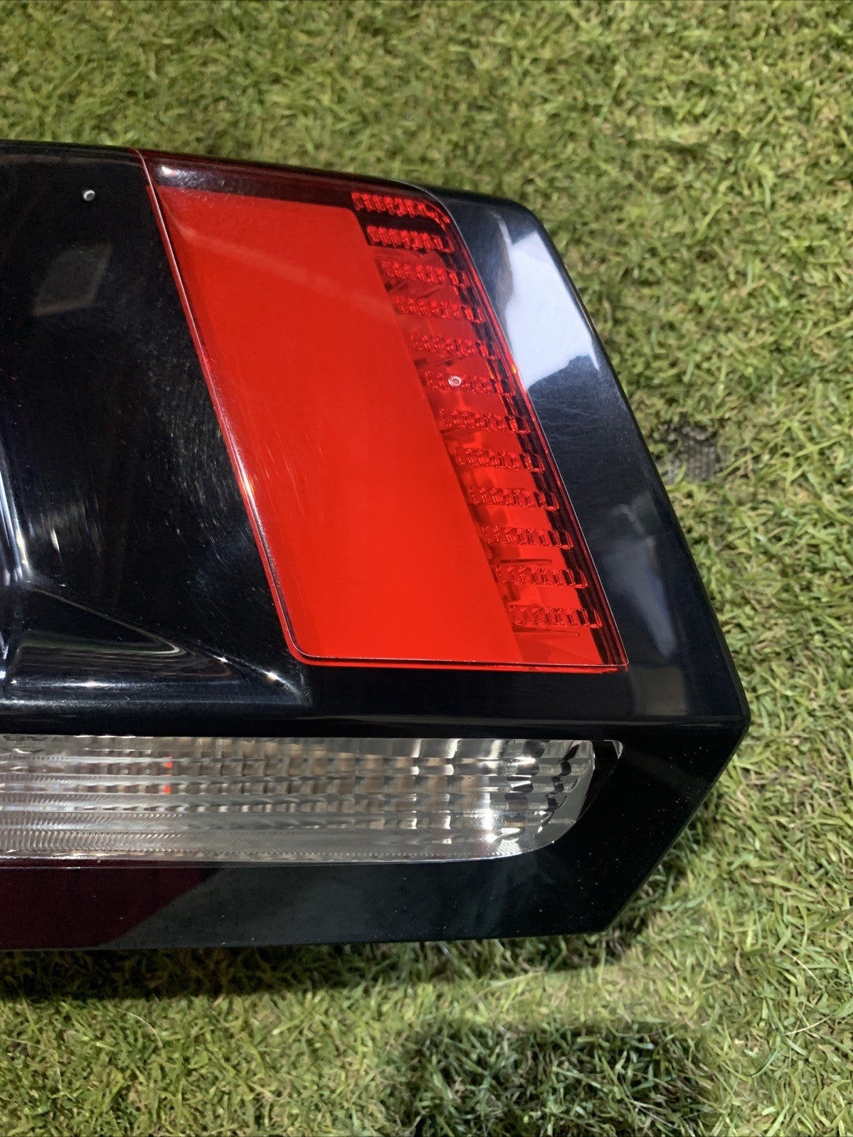 STOP POSTERIORE SINISTRO INTEGRATO NEL PORTELLO PER PEUGEOT 3008 9810477880 2017