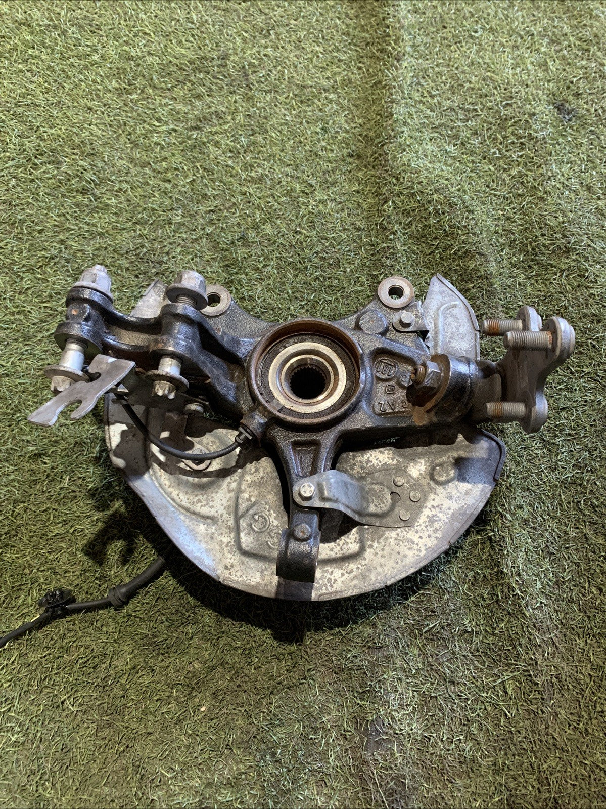 Mozzo Montante Fusello Anteriore Sinistro  Peugeot 3008 2016-2020 2.0 Diesel 