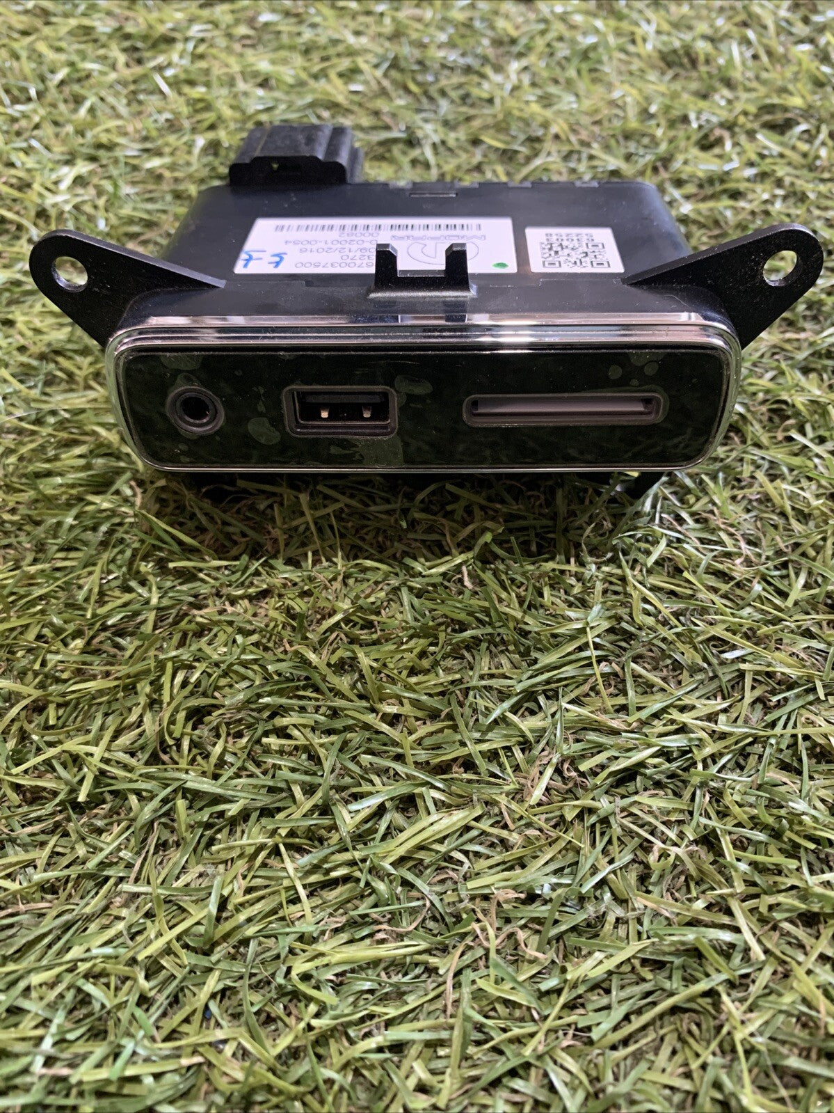 INTERFACCIA PRESA USB/INGRESSO AUX PER MASERATI Levante Serie 670037500 (16>)