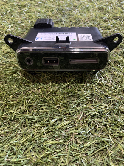 INTERFACCIA PRESA USB/INGRESSO AUX PER MASERATI Levante Serie 670037500 (16>)