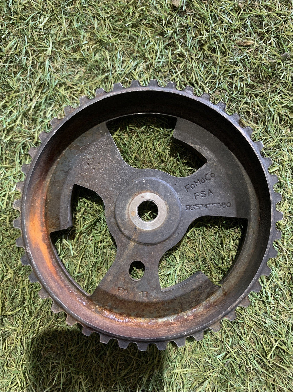 Puleggia Albero motore Ford Focus 2009 1.6 Diesel 9657477580
