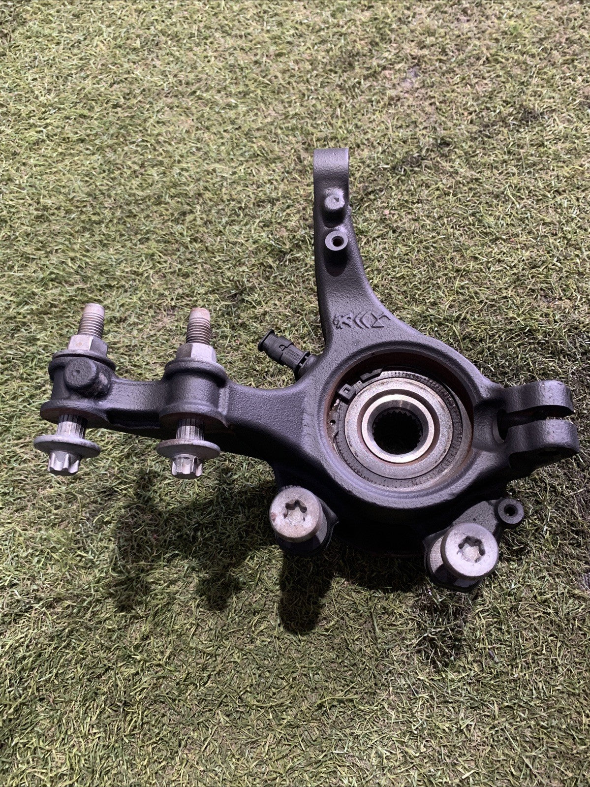 Mozzo Montante Fusello Anteriore Destro Peugeot 2008 2020 1.2 Benzina 9826532380