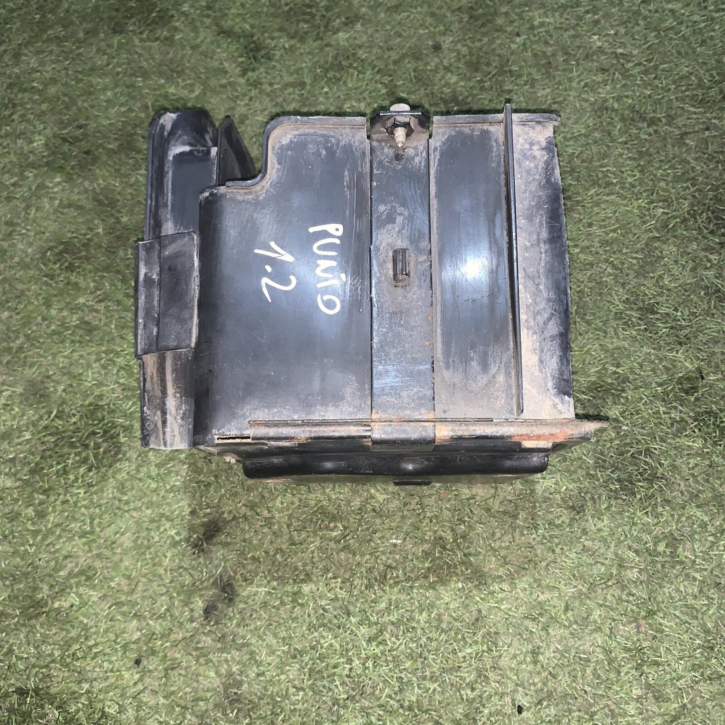 ALLOGGIO SUPPORTO BATTERIA COMPATIBILE CON  FIAT PUNTO 188 1.2 BZ  46546860