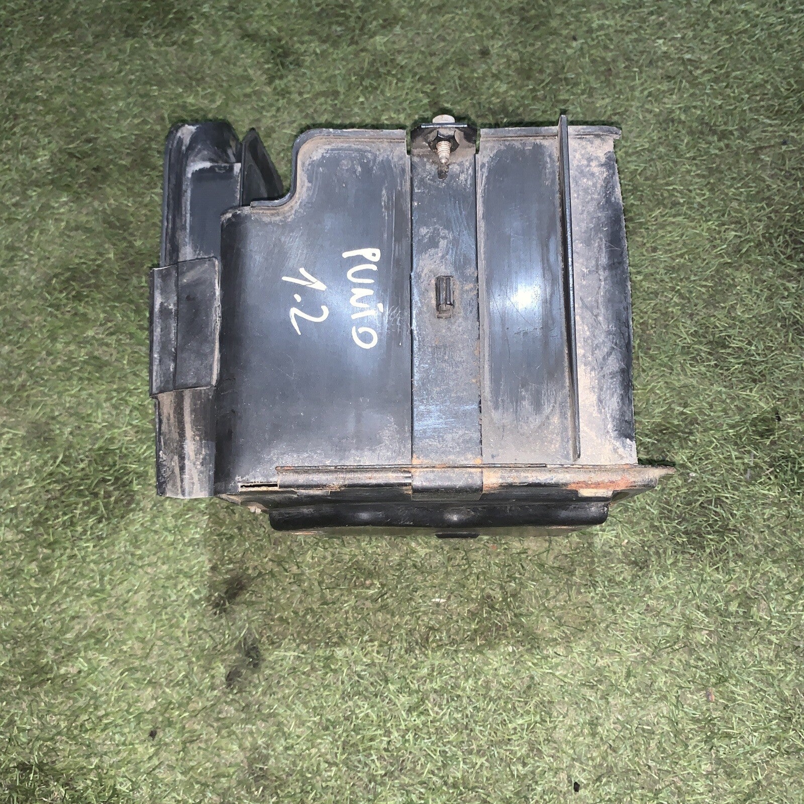 ALLOGGIO SUPPORTO BATTERIA COMPATIBILE CON  FIAT PUNTO 188 1.2 BZ  46546860