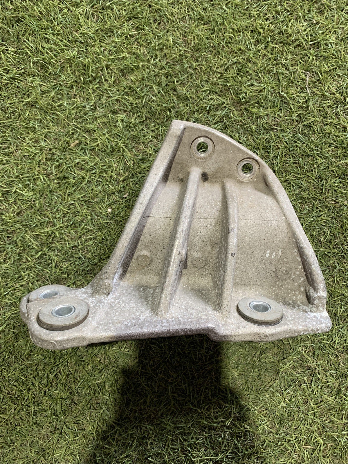 Staffa Supporto Motore Destro Maserati Levante 670034567