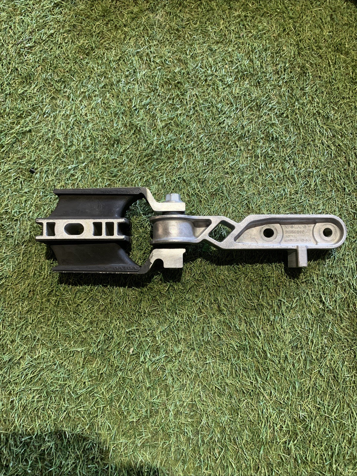 Supporto Motore Volvo XC60 2025 2.0 Hybrid 31359890